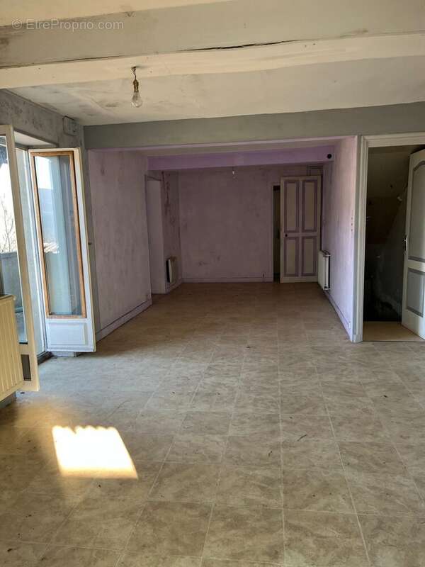 Maison à COURS-LA-VILLE