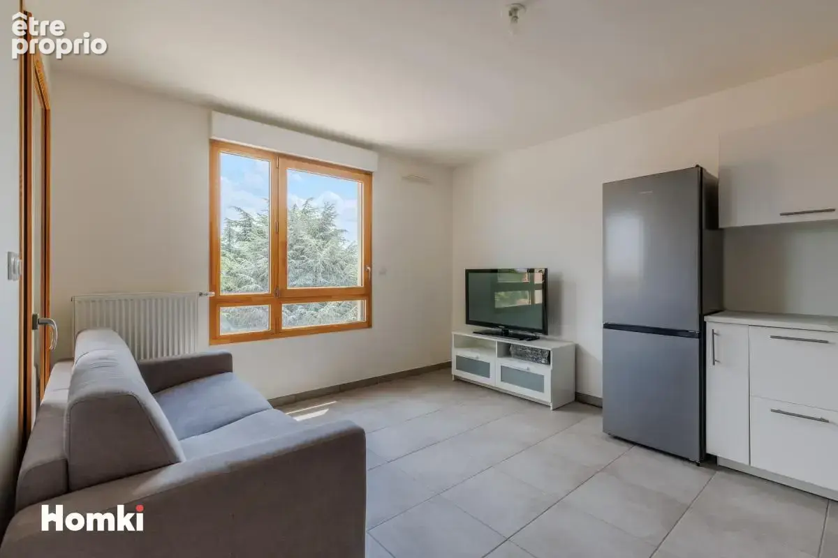 Appartement T3 de 65 m² avec terrasse et place de parking à Vénissieux 69200, Boulevard Laurent Gérin - photo 3