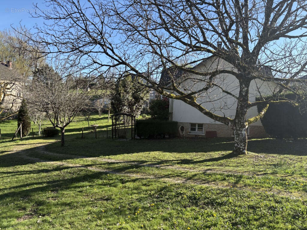 Maison à ARNAC-POMPADOUR