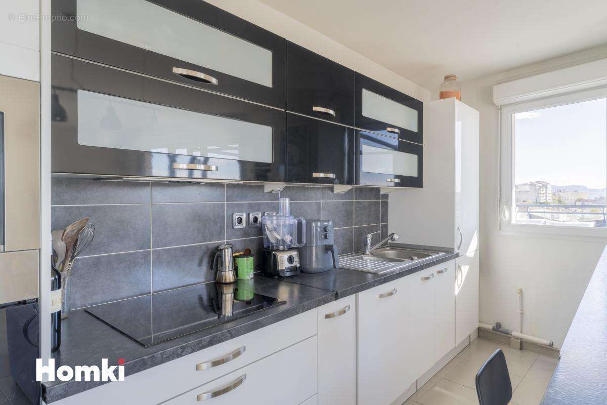 Appartement à MARSEILLE-4E