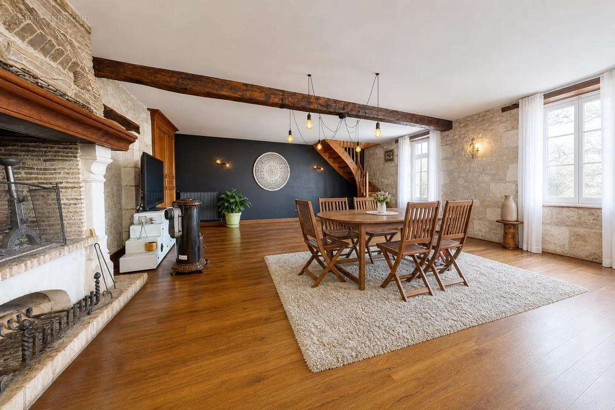 Belle maison en pierre XVIIIᵉ - 265m² Eymouthiers - photo 5