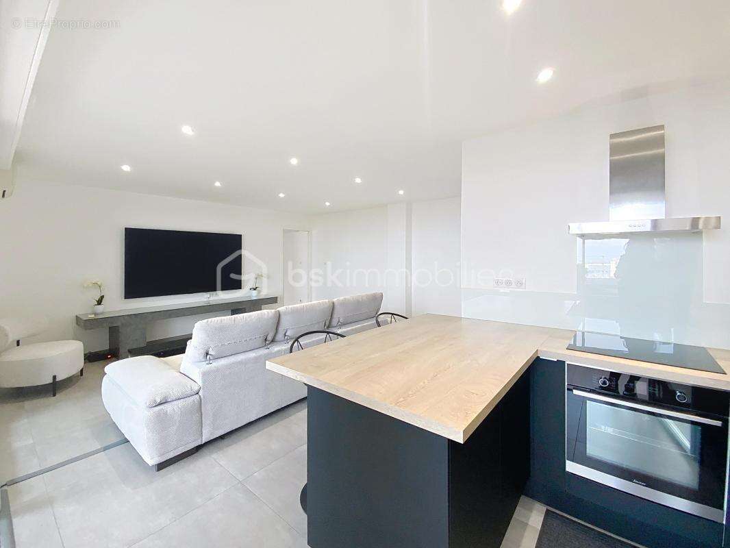 Appartement t2 de 102 m² – loggia/terrasse – vue port – garage – sète / bas saint-clair – quartier haut ** - photo 2