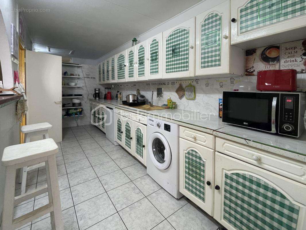 97310 - kourou – investissement locatif – 3 logements meublés – potentiel 40 920 €/an – rentabilité brute potentielle 11,2 % – a - photo 8