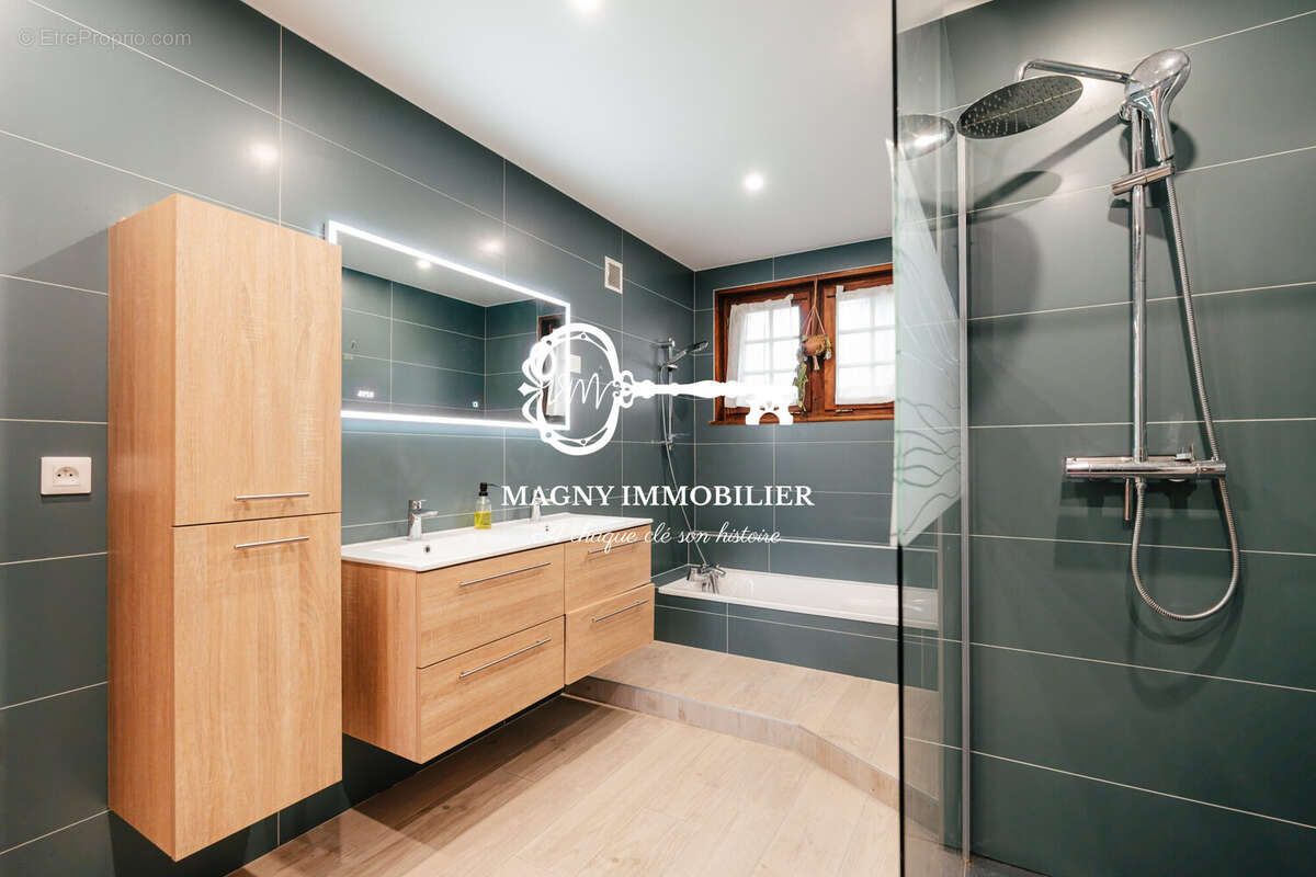 Maison à SAINT-PIERRE-EN-FAUCIGNY