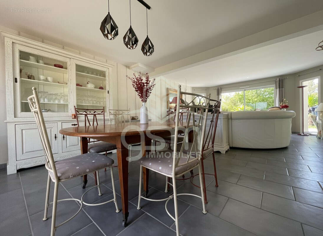 Maison 156 m² à Montbazon  - photo 6