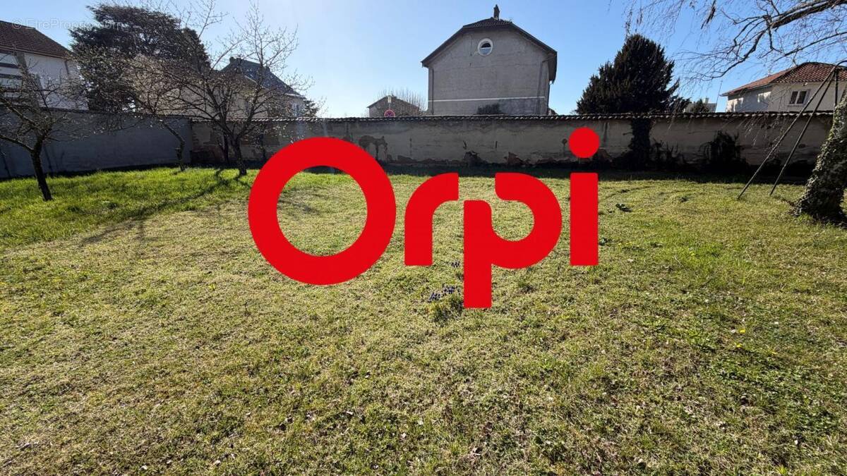 Terrain à PONT-DE-CHERUY