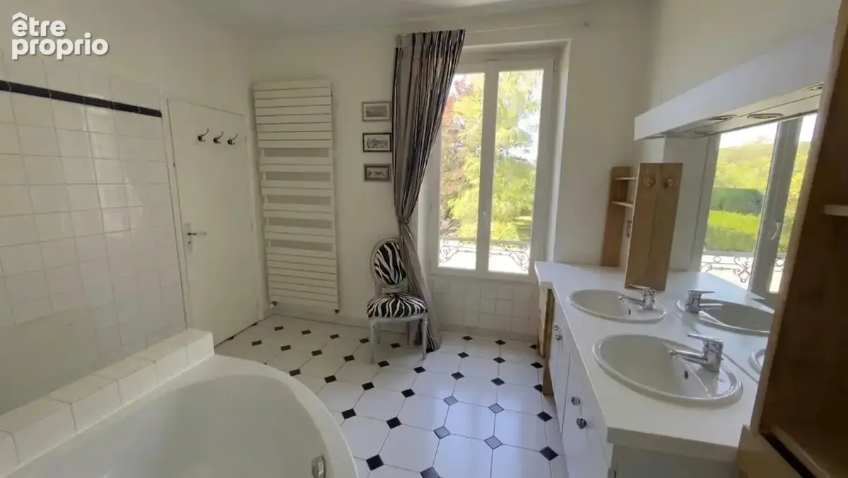 Maison de 8 pièces de 215 m² à Aix-Villemaur-Pâlis - photo 11