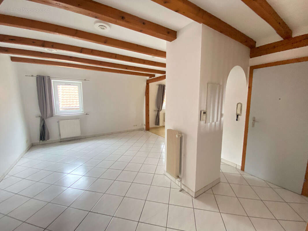 Charmant appartement 3 pièces à vendre au dernier étage en centre-ville de Cernay - photo 2