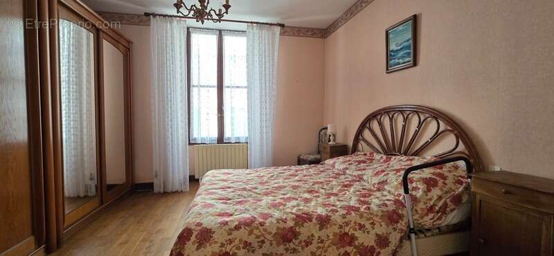 Maison à LE PALAIS-SUR-VIENNE