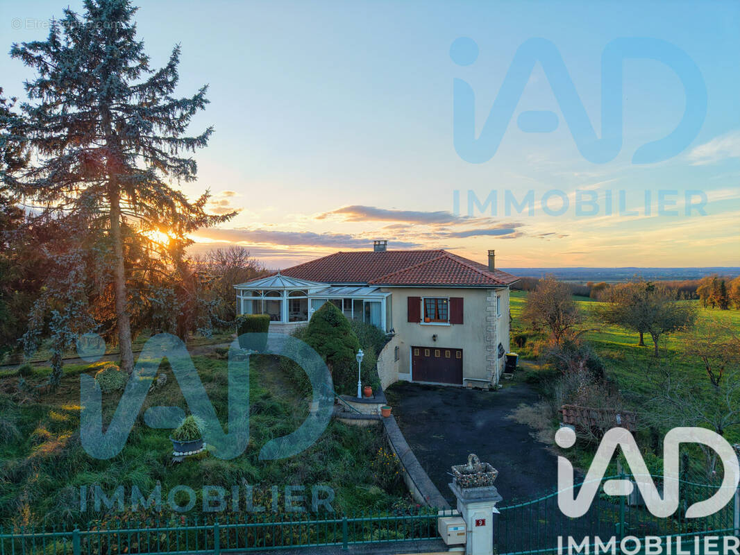 Photo 1 - Maison à YVRAC-ET-MALLEYRAND