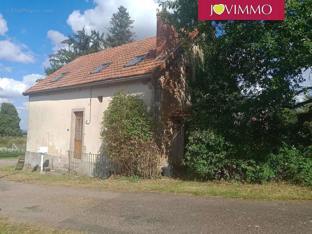 Maison à BUXIERES-SOUS-MONTAIGUT