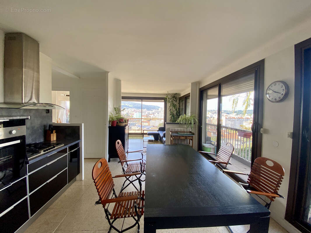 Appartement à SAINT-ETIENNE