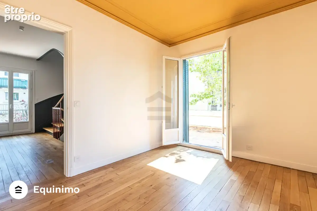 Maison individuelle de 258m2, avec terrasses et jardin, située rue Trouillet Derel - photo 13