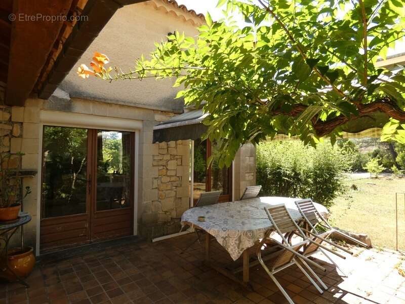 Villa T6 sur 2500 m2 de terrain - photo 4