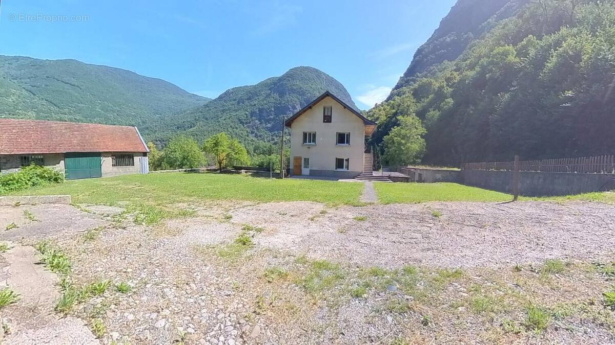 Photo 1 - Maison à SAINT-BARTHELEMY-DE-SECHILIENNE