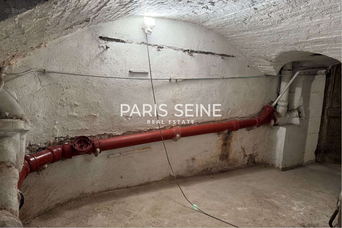 Autre à PARIS-2E