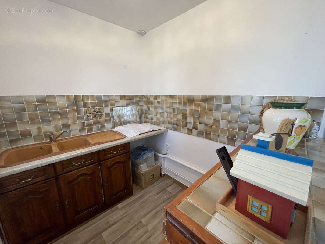 Maison à SAINT-LAURENT-DE-LA-SALANQUE