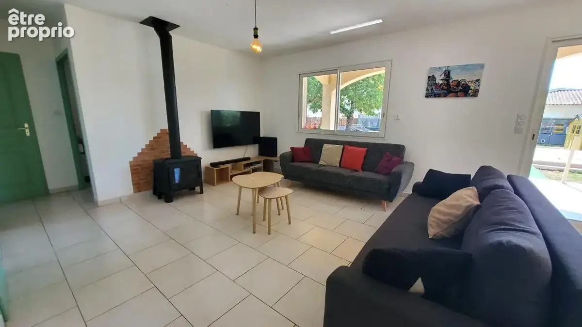 – Maison récente À Vendre avec piscine, photovoltaïque et terrain plat de 1 040 m² - photo 6