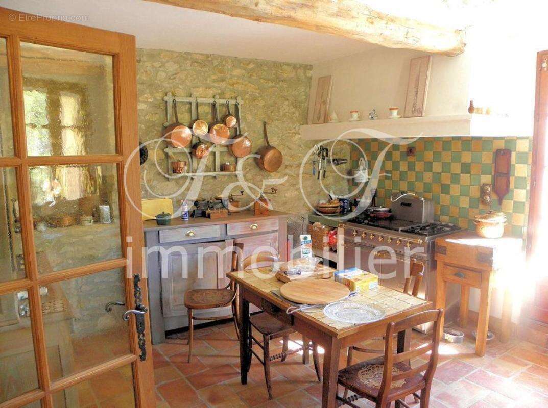 Maison à MONTBRUN-LES-BAINS