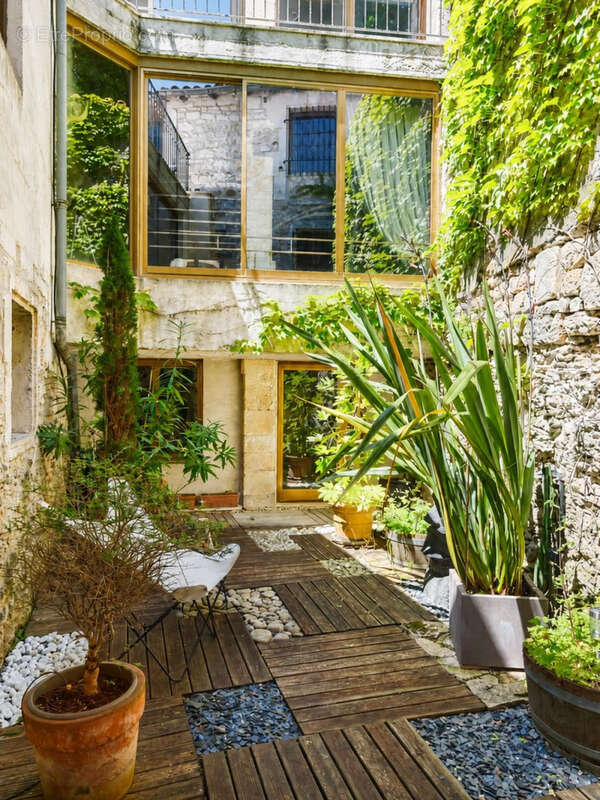 Maison à CHATEAUNEUF-SUR-CHARENTE
