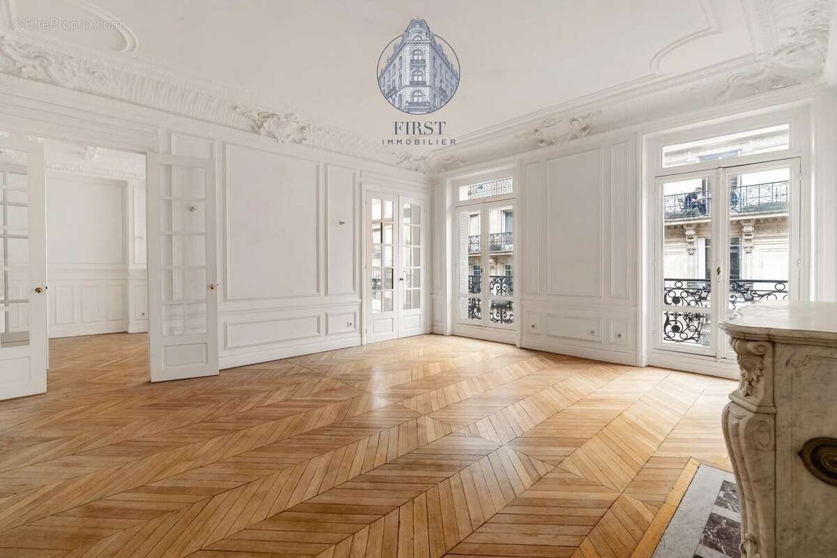 Paris 8e – triangle d’or – appartement de réception – immeuble haussmannien d’exception - photo 3