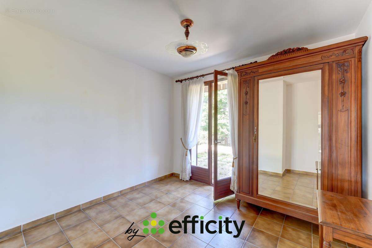 Maison 119 m² à Saint-Priest  - photo 8