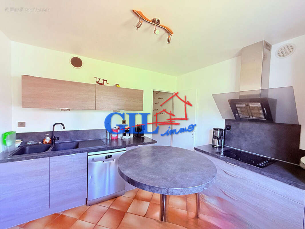 Maison à SAVIGNY-LE-TEMPLE