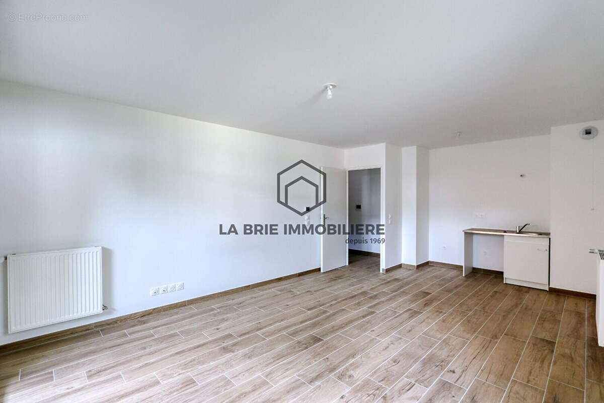 Appartement 60 m² à Emerainville  - photo 4