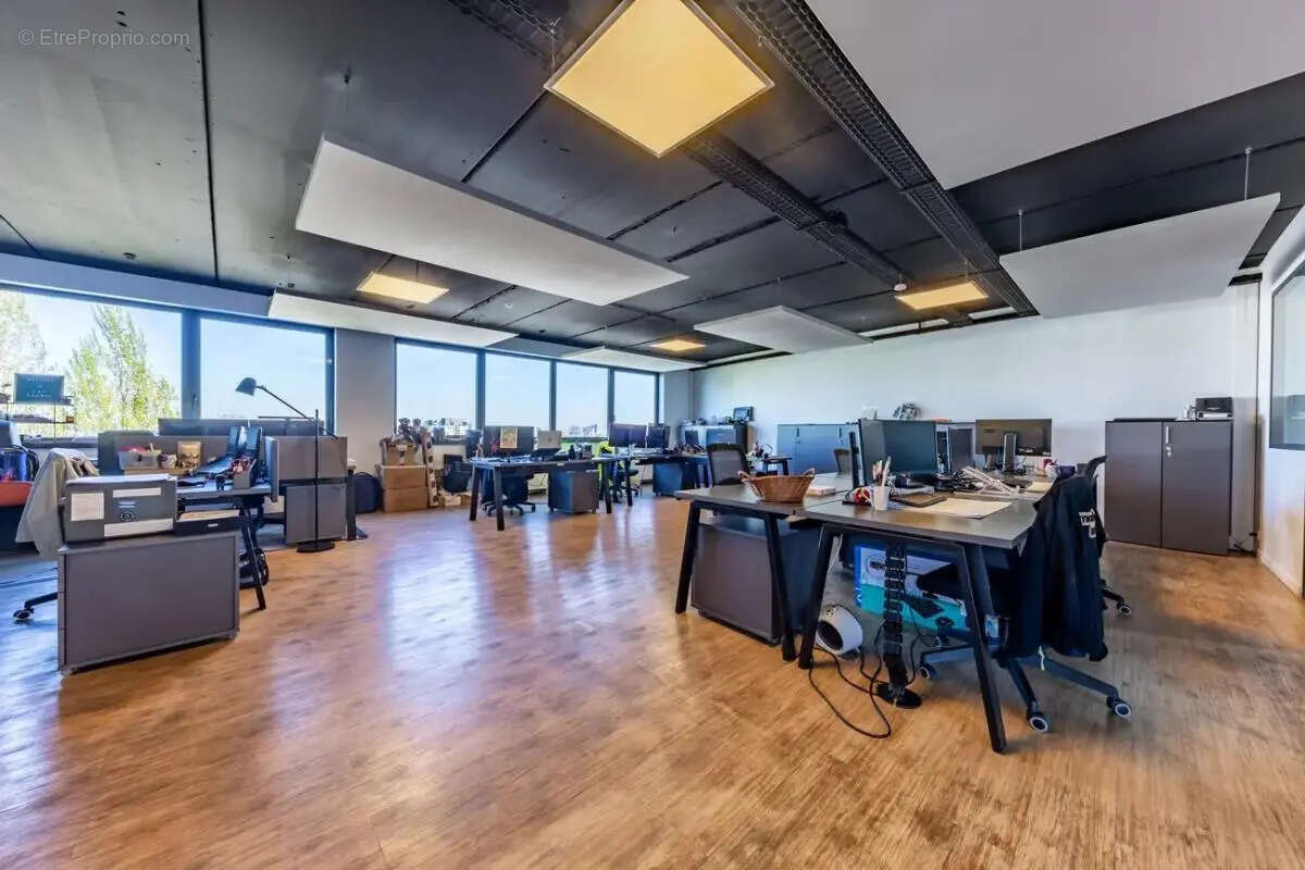 Commerce à ISSY-LES-MOULINEAUX