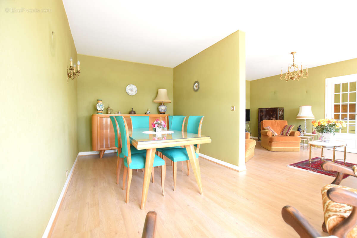 Appartement à LES ESSARTS-LE-ROI