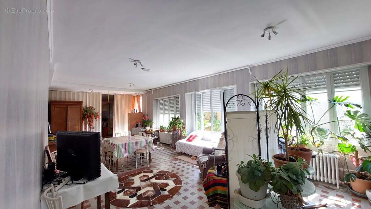 Appartement à LENCLOITRE