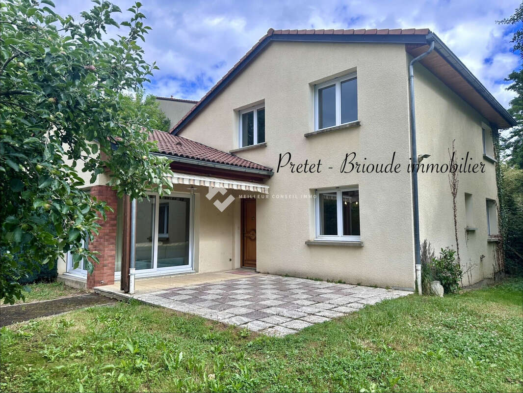 Maison 170 m² à Massiac  - photo 2