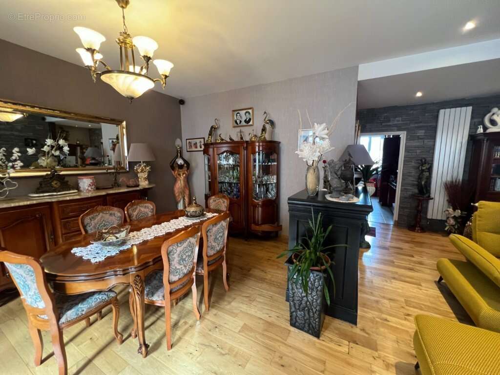 Appartement à MONTCEAU-LES-MINES