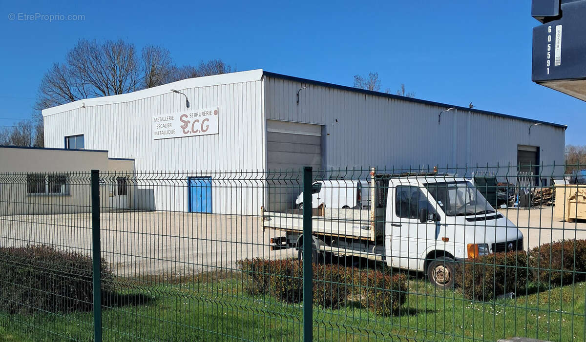 Commerce à SAINT-JULIEN-LES-VILLAS