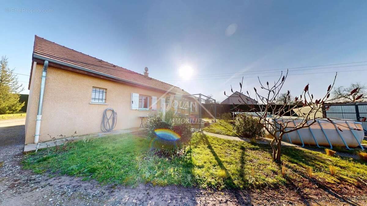 Maison à CHAREIL-CINTRAT