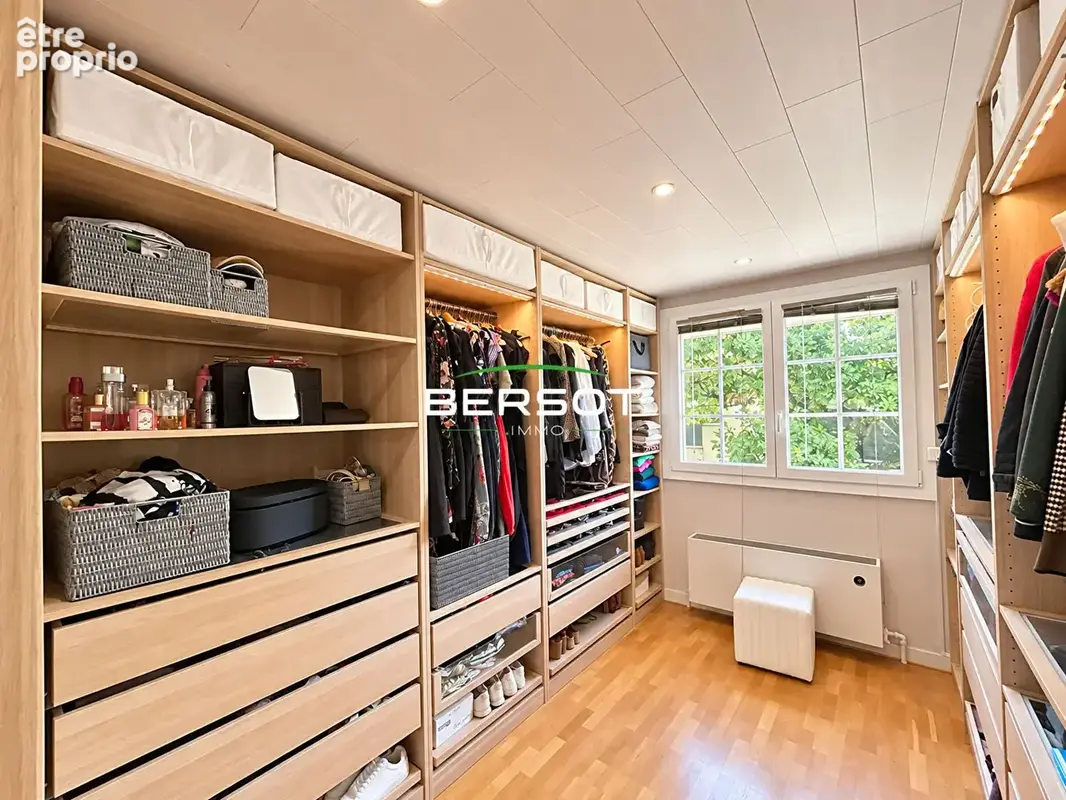 Maison familiale de 235 m² avec piscine chauffée sur les hauteurs de Bregille à Besançon - photo 10