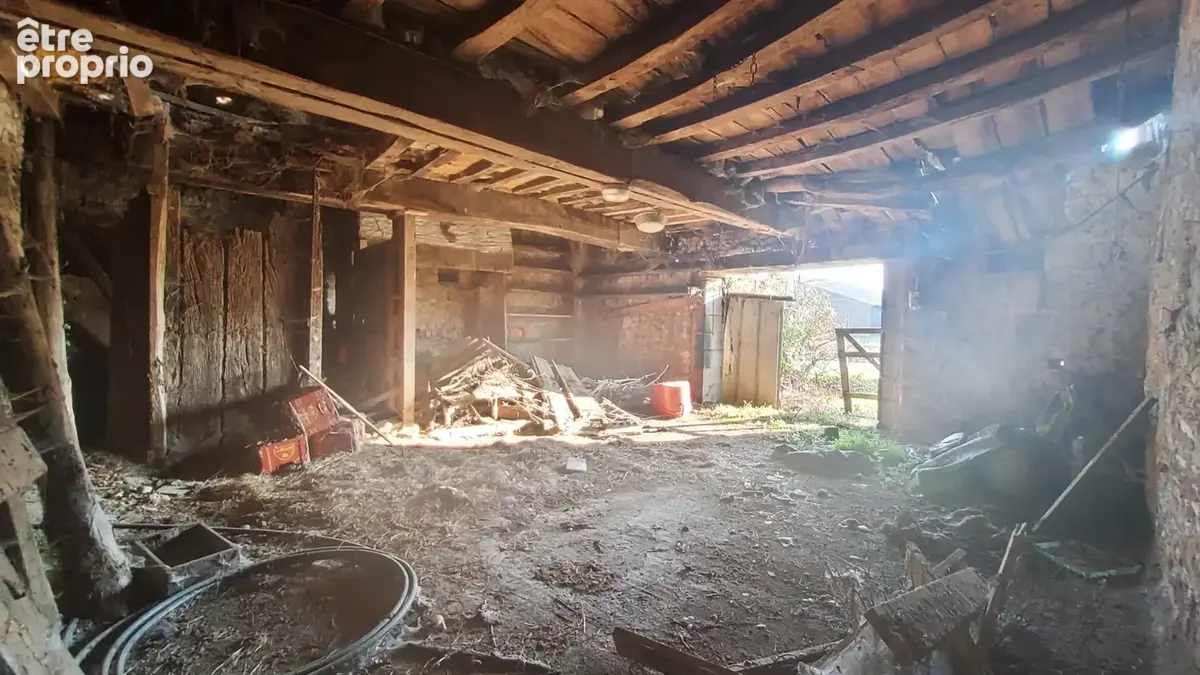 A VENDRE - Longère à rénover de 180m2 - 1080m2 de terrain - TEILLAY - photo 3