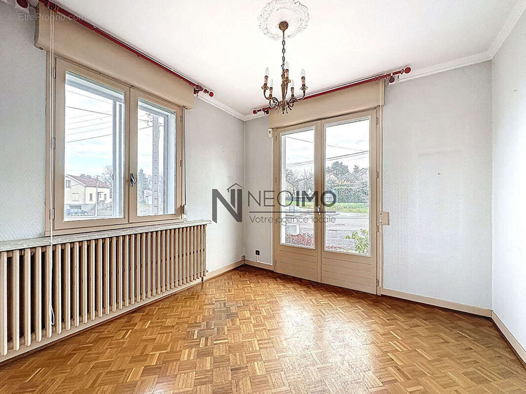 Maison à NEUFCHATEAU