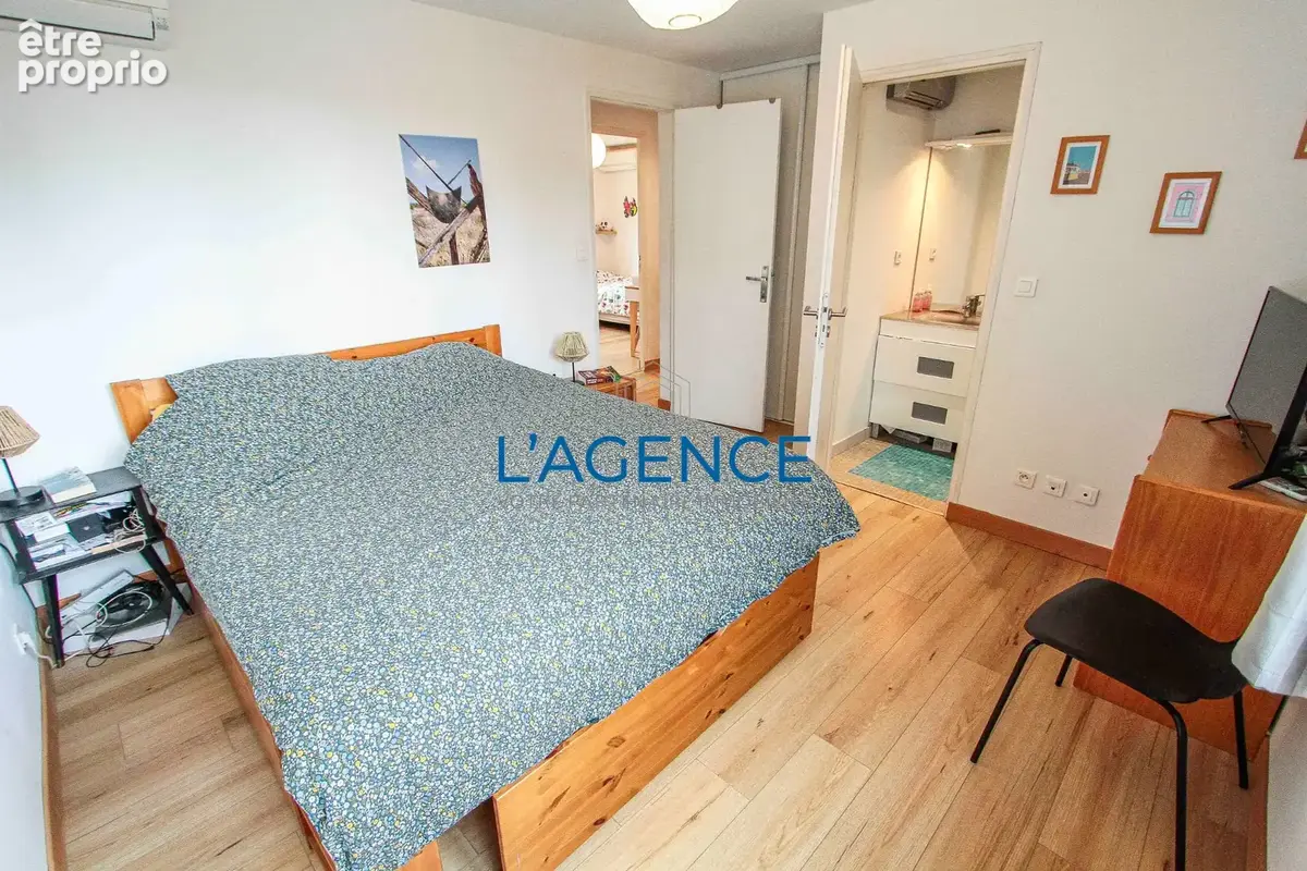 Appartement 5 pièces de 146m2 habitables  au premier et dernier étage avec 2 stationnements extérieur - photo 6