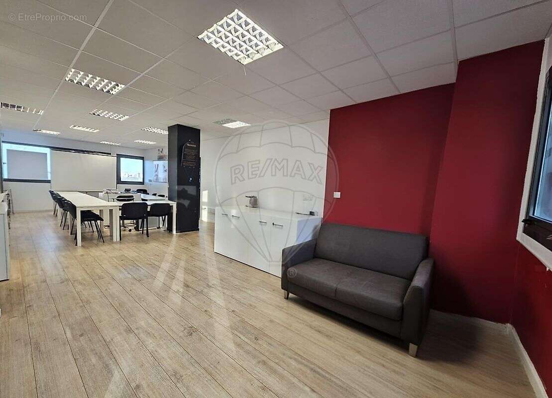 Commerce à DOMPIERRE-SUR-MER