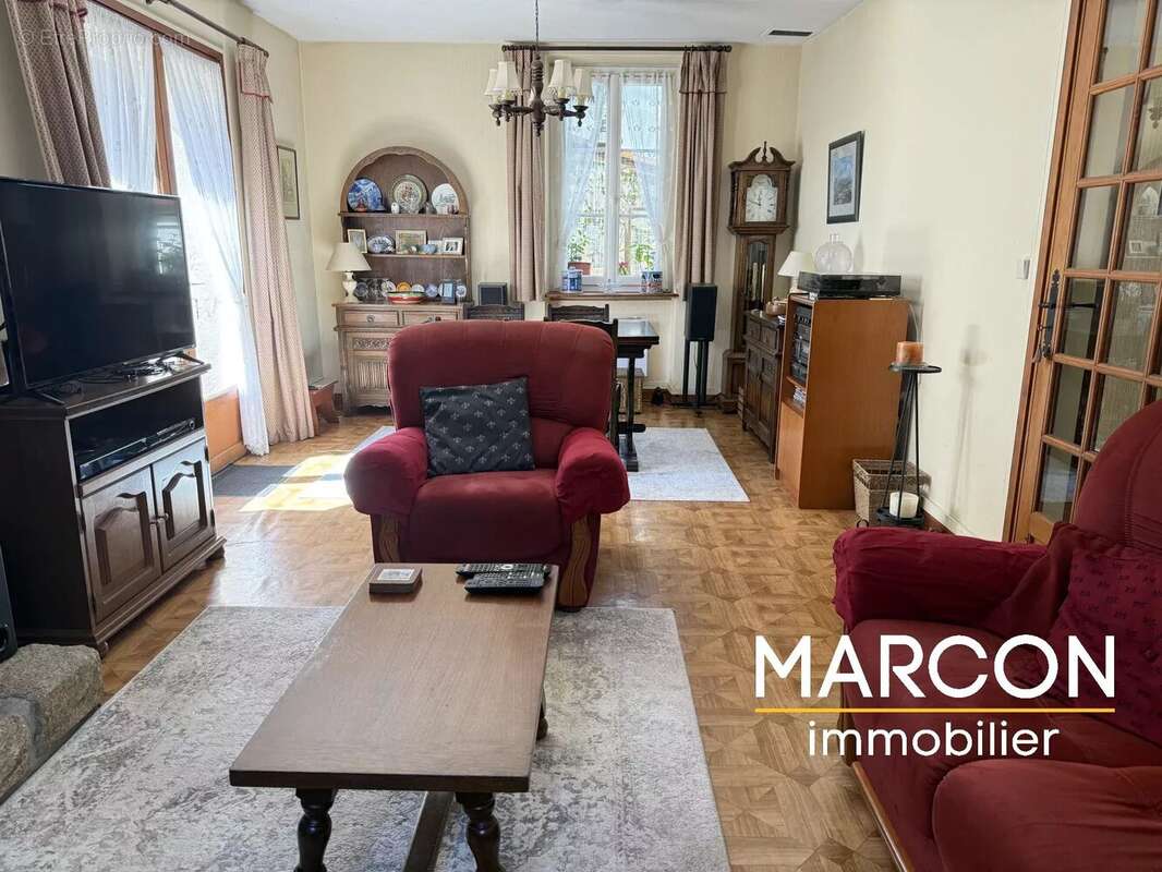 Maison à CHENIERS