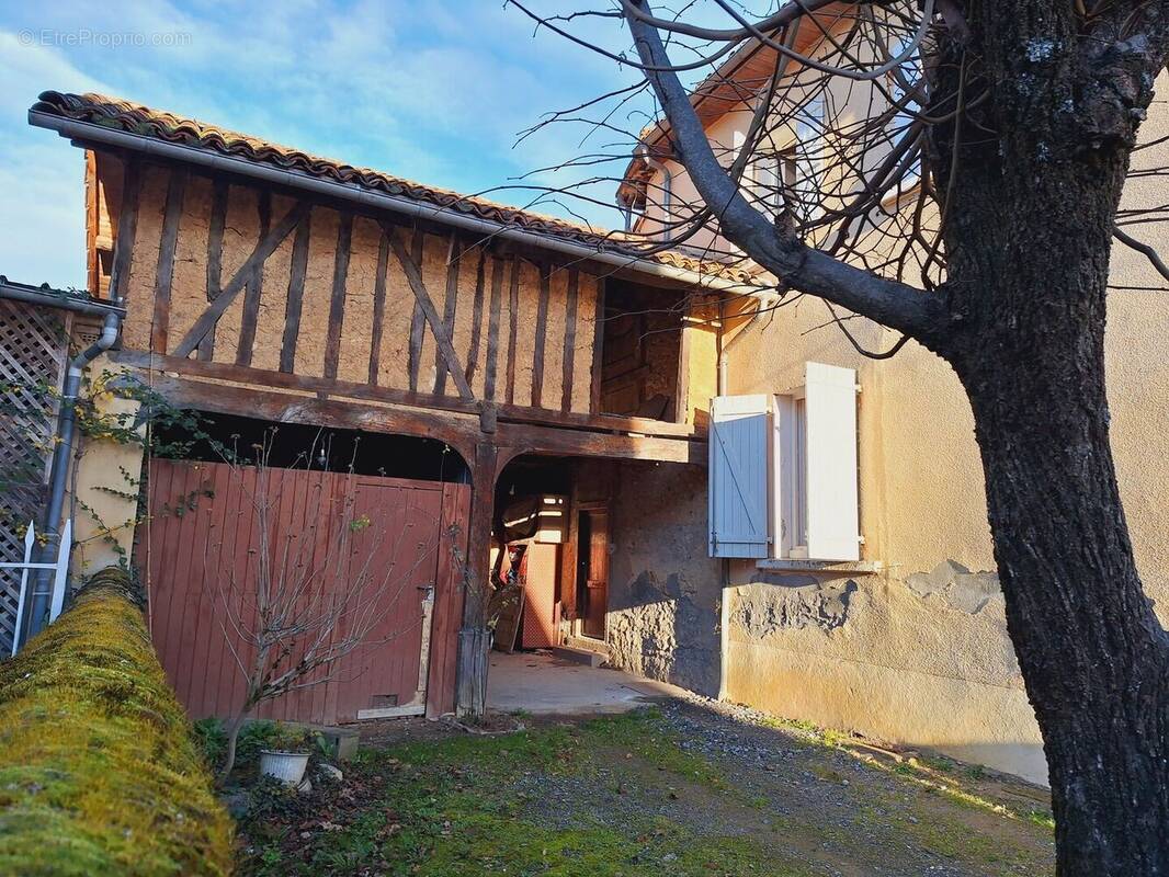 1000035865 - Maison à ARNE
