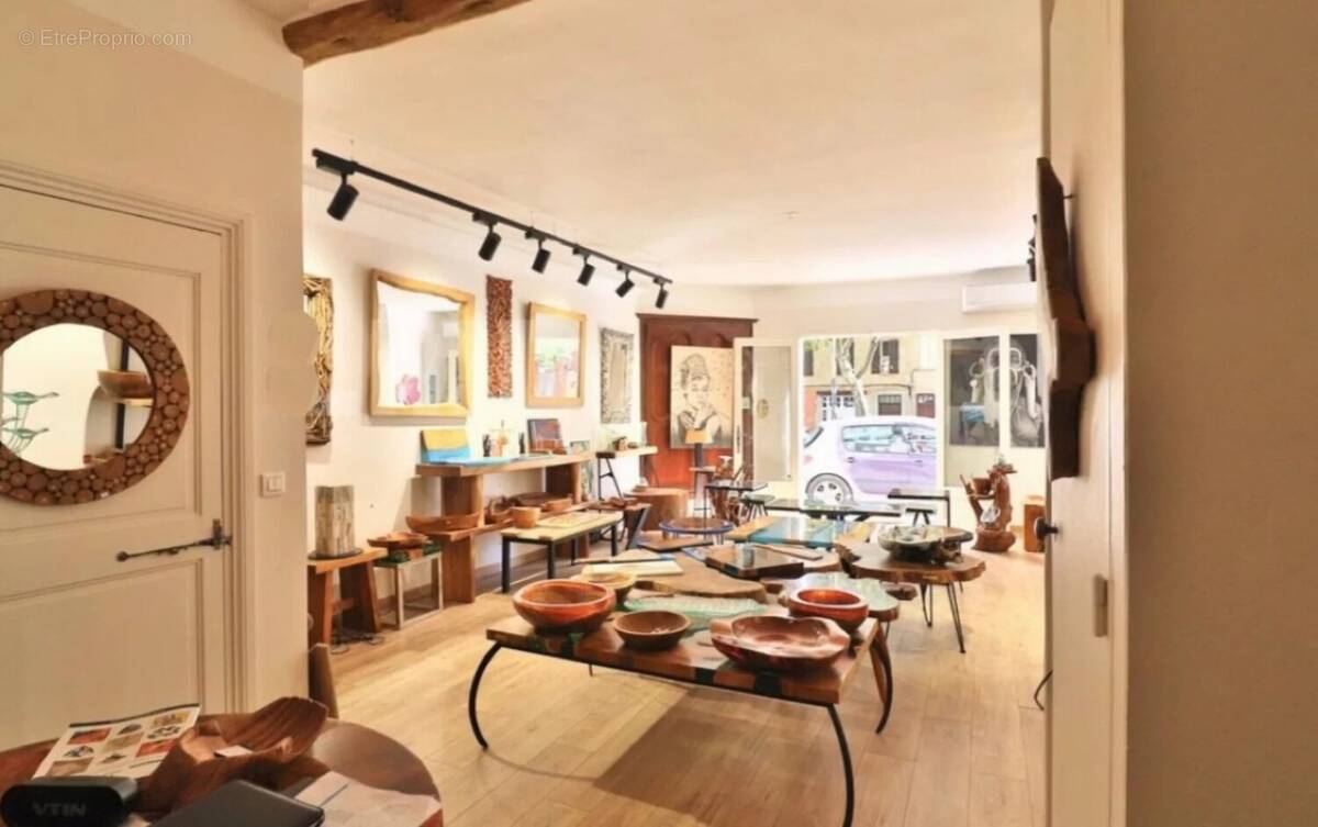 Commerce à COTIGNAC