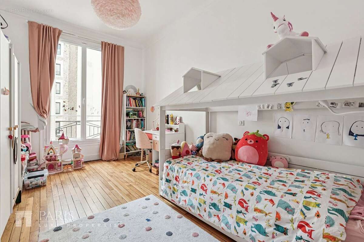 Appartement à PARIS-16E