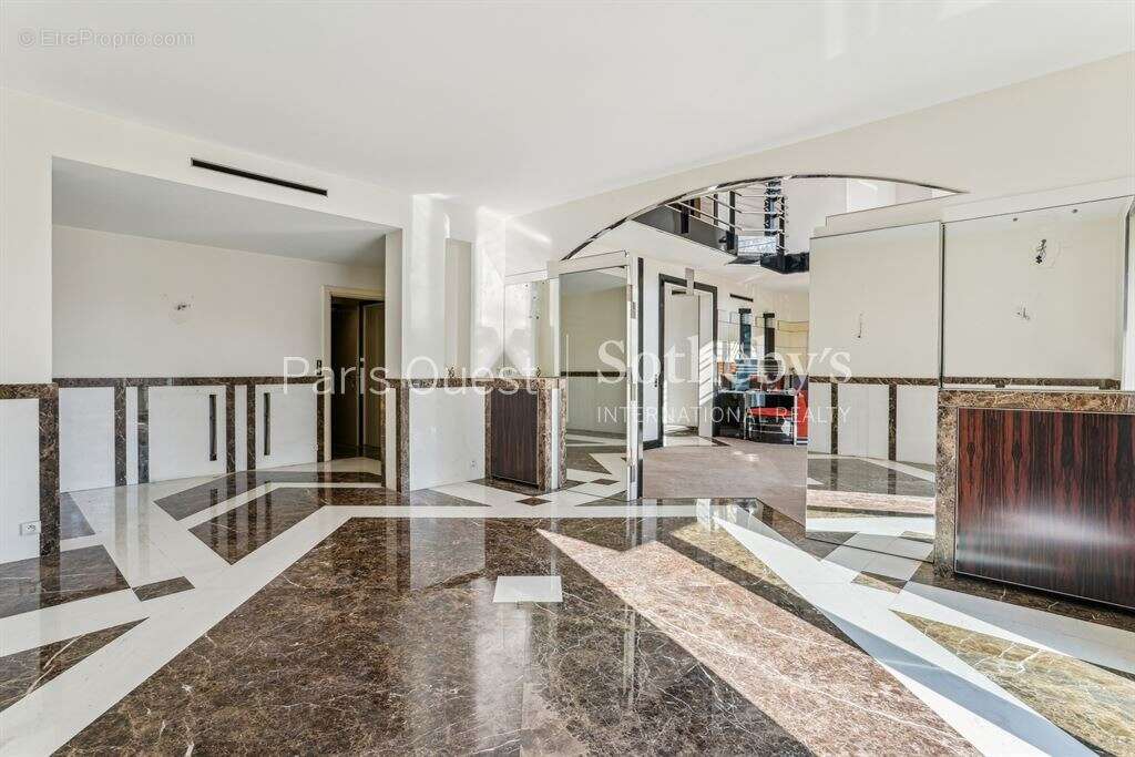 Appartement à NEUILLY-SUR-SEINE