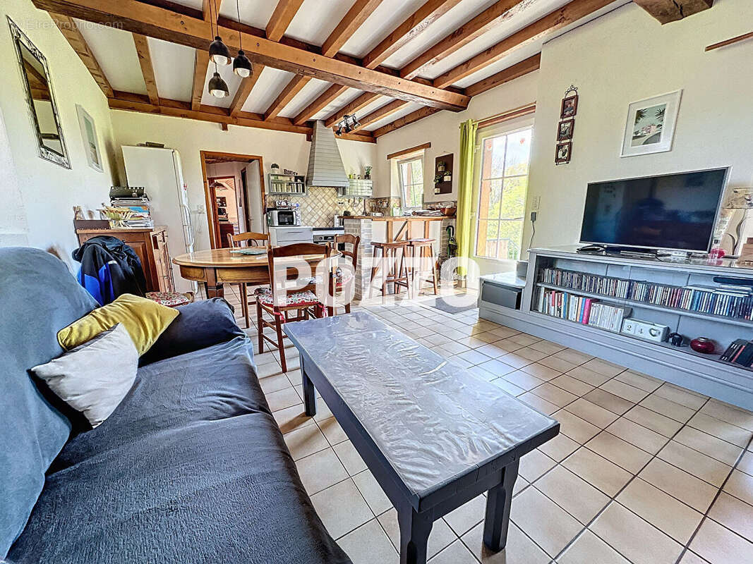 A Vendre - Le Val Saint Père - Ensemble immobilier 20 pièce(s) 450 m² - Terrain de 38000 m² libre de tout bail - photo 10