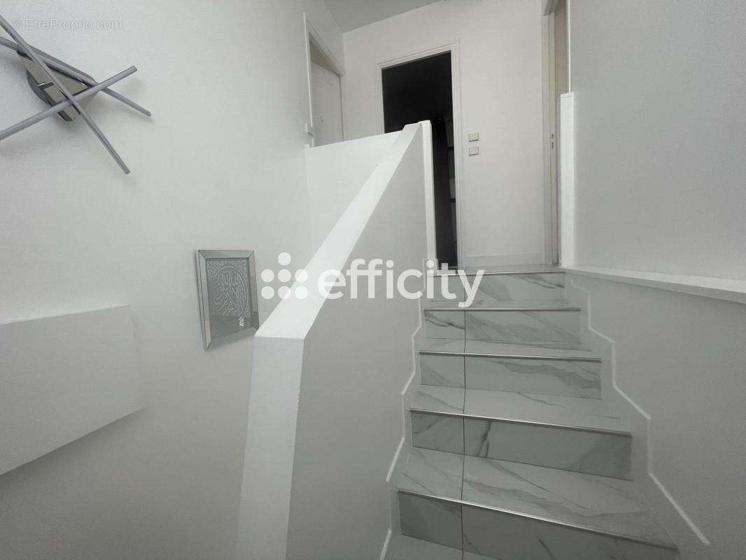 Maison à VAULX-EN-VELIN