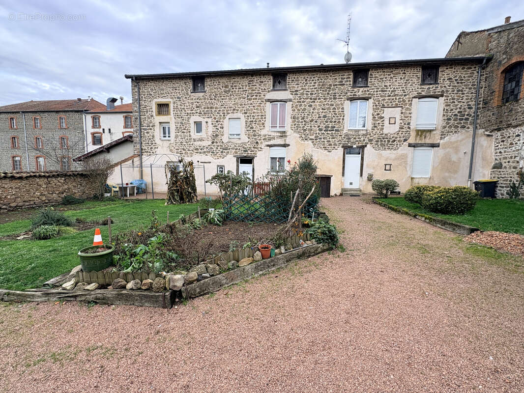 Appartement à SAINT-SYMPHORIEN-DE-LAY