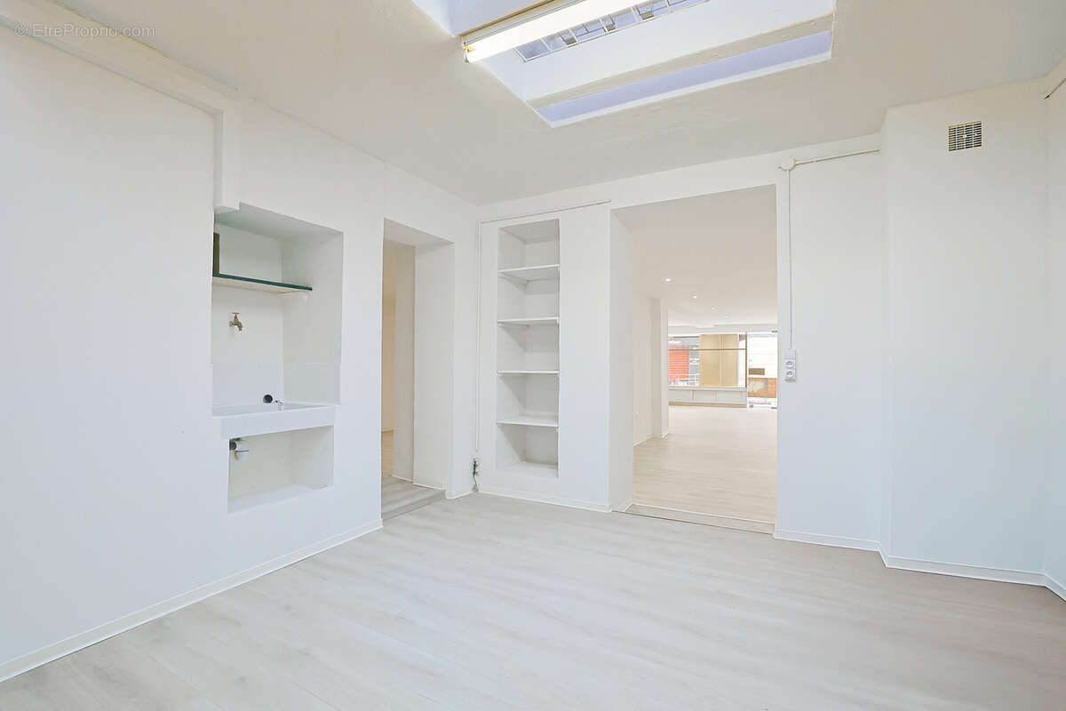 Commerce à SOLLIES-PONT