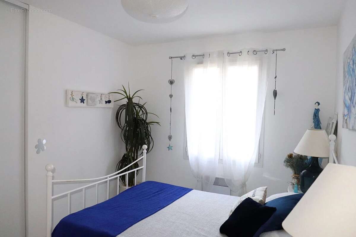 Maison à SAINT-CYR-SUR-MER